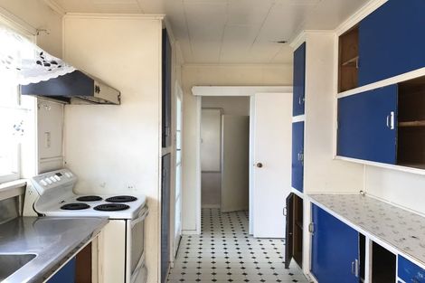 Photo of property in 121 Vodanovich Road, Te Atatu South, Auckland, 0610