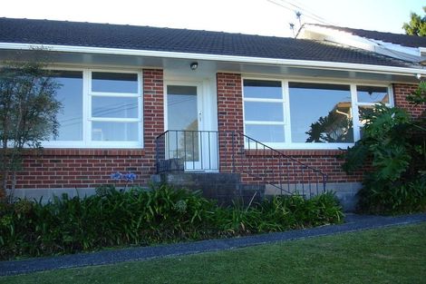 Photo of property in 2/4 Dewsbury Terrace, Castor Bay, Auckland, 0620