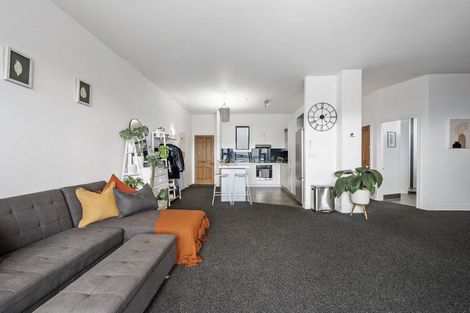 Photo of property in Endeavour Apartments, 11/125u Thorndon Quay, Pipitea, Wellington, 6011