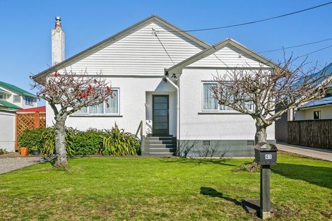 Photo of property in 41 Omata Road, Marfell, New Plymouth, 4310