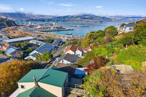 Photo of property in 9 Hawkhurst Road, Lyttelton, 8082