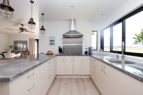 Photo of property in 230 Central Road, Waitakaruru, Thames, 3576