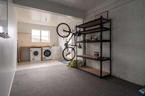 Photo of property in 1 Wakeling Avenue, Te Atatu South, Auckland, 0610