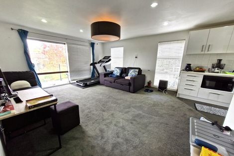 Photo of property in 2/7 Alston Avenue, Kelston, Auckland, 0602