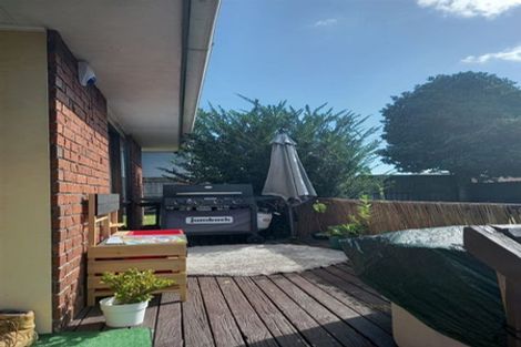 Photo of property in 2/69 Orams Road, Hillpark, Auckland, 2102