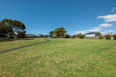 Photo of property in 2/13 Montgomery Avenue, Belmont, Auckland, 0622