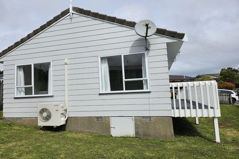 Photo of property in 33 Guadeloupe Crescent, Grenada Village, Wellington, 6037