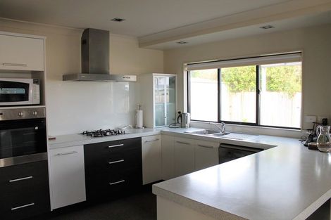 Photo of property in 1 Girvan Terrace, Wattle Downs, Auckland, 2103