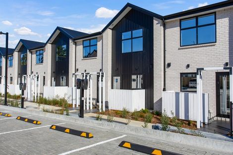 Photo of property in 4/23 Awaroa Road, Sunnyvale, Auckland, 0612