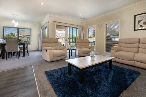 Photo of property in 32 Madison Street, Cambridge, 3434