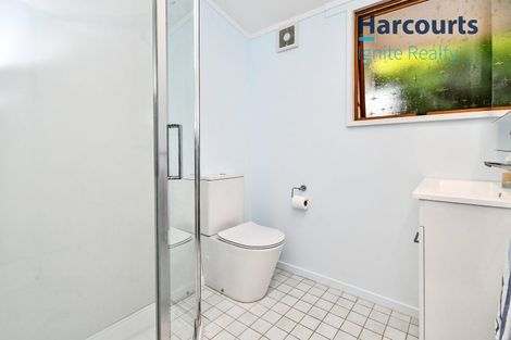 Photo of property in 8 Booker Place, Weymouth, Auckland, 2103