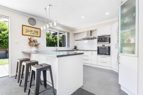 Photo of property in 64 Farnborough Drive, Grandview Heights, Hamilton, 3200