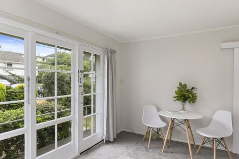 Photo of property in 5 Thurleigh Grove, Karori, Wellington, 6012