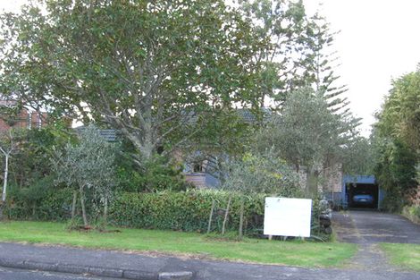 Photo of property in 8 Rewarewa Road, Te Atatu Peninsula, Auckland, 0610