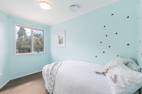 Photo of property in 2 Kelvin Crescent, Te Atatu Peninsula, Auckland, 0610