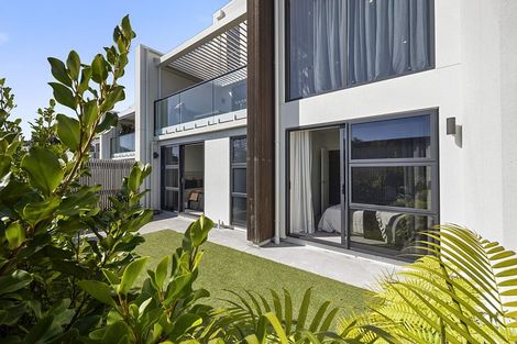 Photo of property in 2/11a Baring Terrace, Strandon, New Plymouth, 4312