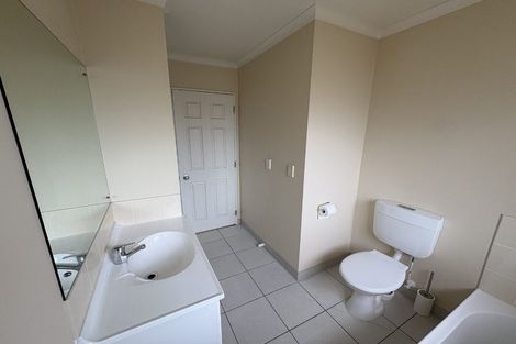 Photo of property in 5a Ocean View Road, Hillcrest, Auckland, 0627