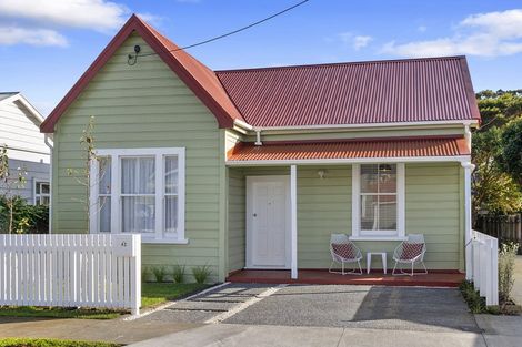 Photo of property in 42 Hine Street, New Plymouth, 4310
