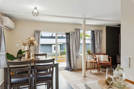 Photo of property in 105 Seaview Road, Paraparaumu Beach, Paraparaumu, 5032