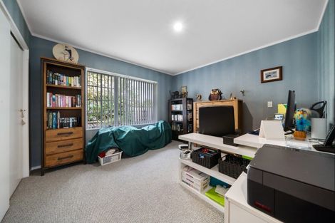 Photo of property in 33 Heta Road, Highlands Park, New Plymouth, 4312