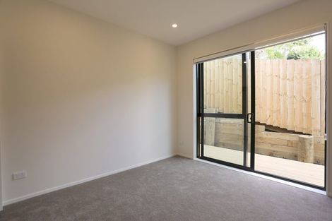 Photo of property in 1a Kirkdale Place, Northcross, Auckland, 0632