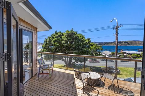 Photo of property in 274 Queens Drive, Lyall Bay, Wellington, 6022