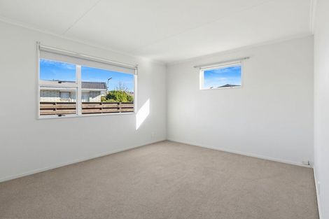 Photo of property in 37 Kimberley Grove, Westbrook, Palmerston North, 4412