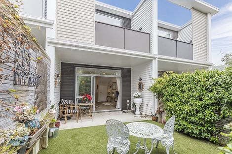 Photo of property in 2/24 Tamar Street, Island Bay, Wellington, 6023