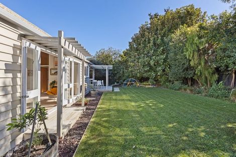 Photo of property in 17 Lydia Avenue, Northcote, Auckland, 0627