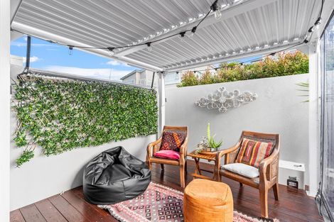 Photo of property in 87 Karepiro Drive, Stanmore Bay, Whangaparaoa, 0932