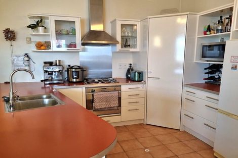 Photo of property in Endeavour Apartments, 10/125u Thorndon Quay, Pipitea, Wellington, 6011