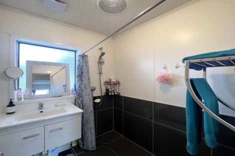 Photo of property in 1/3 Forsythe Place, Massey, Auckland, 0614