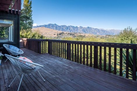 Photo of property in 16 Maxwell Place, Queenstown, 9300