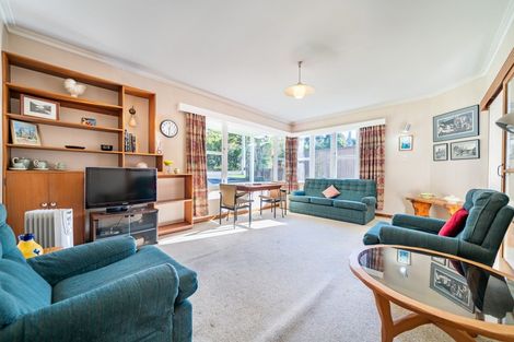 Photo of property in 23 Pinehaven Road, Pinehaven, Upper Hutt, 5019
