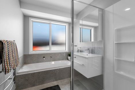 Photo of property in 12 Erlam Place, Matipo Heights, Rotorua, 3015