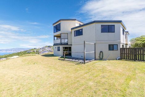 Photo of property in 20 Sunhaven Drive, Newlands, Wellington, 6037