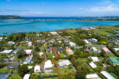 Photo of property in 39 Harbour View Road, Point Wells, 0986