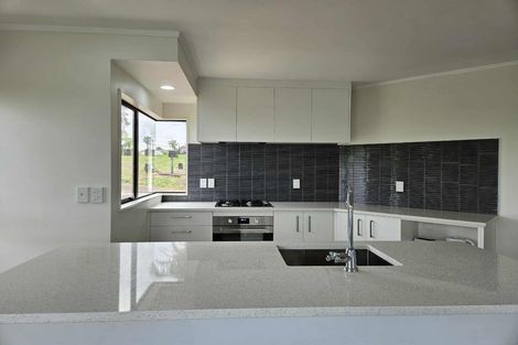 Photo of property in 58 Sunset Road, Unsworth Heights, Auckland, 0632