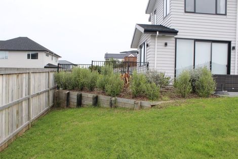 Photo of property in 79 Maka Terrace, Orewa, 0931