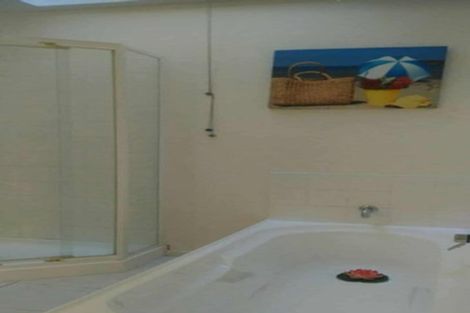 Photo of property in 58 Sunset Road, Unsworth Heights, Auckland, 0632