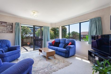 Photo of property in 16 Checketts Place, Papamoa Beach, Papamoa, 3118