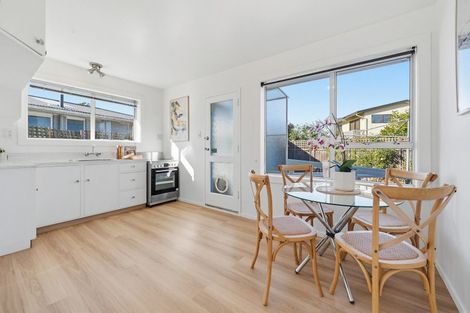Photo of property in 2/6 Valerie Place, Redwood, Christchurch, 8051