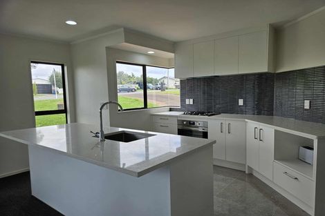 Photo of property in 58 Sunset Road, Unsworth Heights, Auckland, 0632