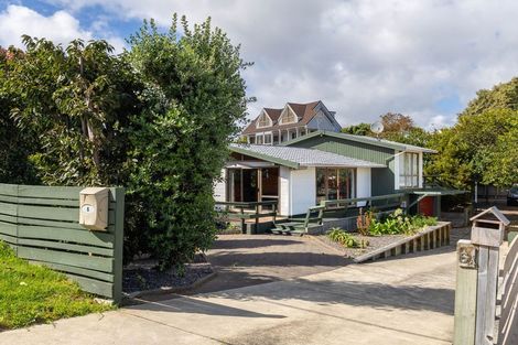 Photo of property in 6 Tahi Road, Paraparaumu Beach, Paraparaumu, 5032