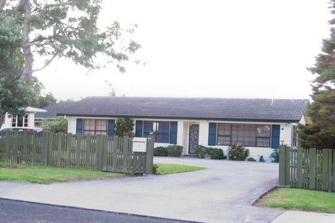 Photo of property in 2 Rewarewa Road, Te Atatu Peninsula, Auckland, 0610