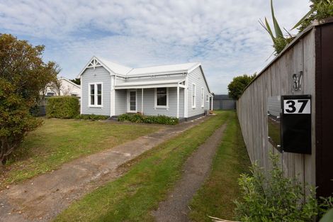 Photo of property in 37 Ross Street, Woodville, 4920