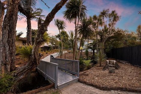 Photo of property in 18 Grassmere Road, Henderson Valley, Auckland, 0612
