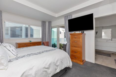 Photo of property in 154 Marine Parade, Mount Maunganui, 3116