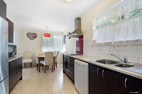 Photo of property in 28 Malmo Place, Massey, Auckland, 0614