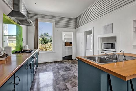 Photo of property in 211 South Road, Hawera, 4610